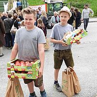 Blütenfest im Apfeldorf Puch